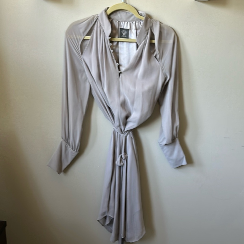 Vince camuto cocktail dress. Long sleeve shear. Size 6.